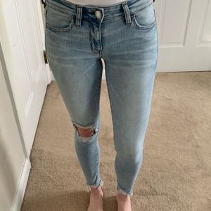 AE light wash distressed Jegging